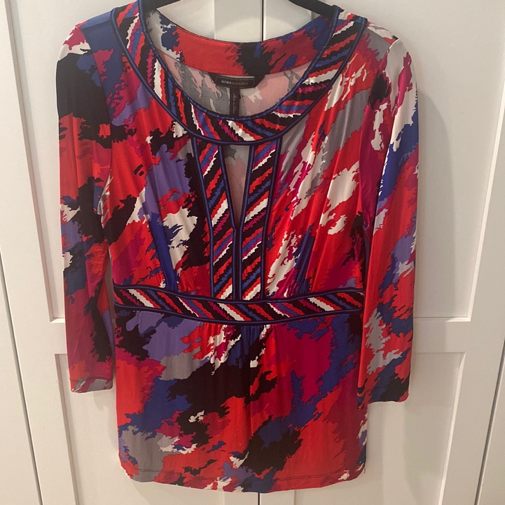BCBG Red White Blue Top Keyhole Stretch 3/4 sleeve Geometric